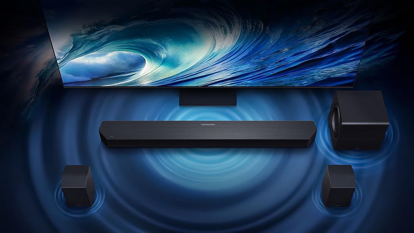 푸른색 배경에 Q시리즈 사운드바 제품과 TV가 놓여있고, TV스크린에는 파도 이미지 연출